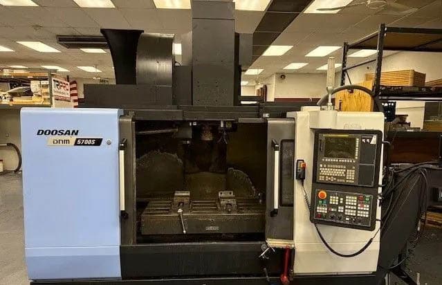  DOOSAN DNM5700S CNC Mill