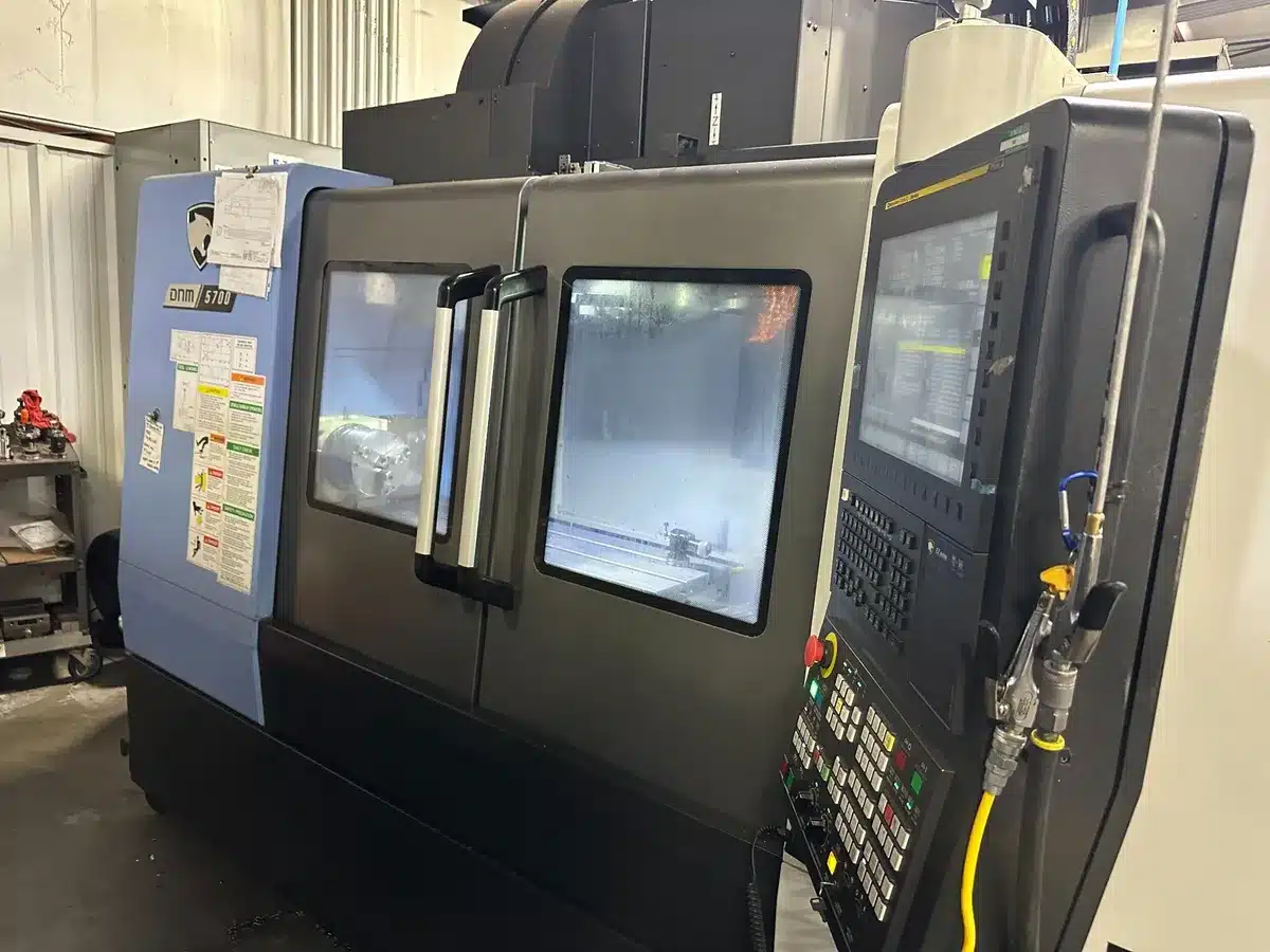  Dn Solutions Dnm5700 With Rotary Table Cnc Vmc